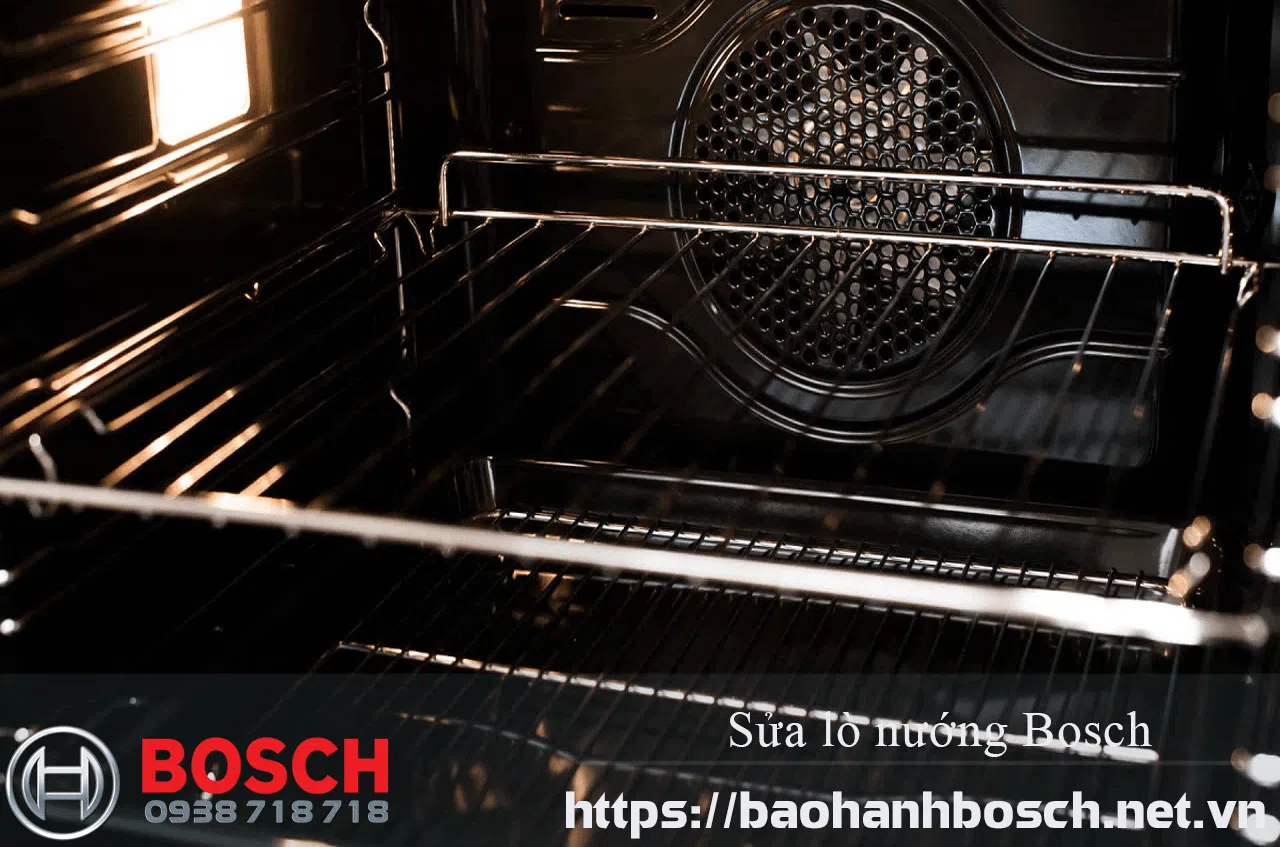 Lò nướng Bosch với thiết kế inox hiện đại, không gian lò rộng rãi phù hợp nướng đa dạng món ăn, đảm bảo công suất và độ bền cao cho gia đình và quán ăn.