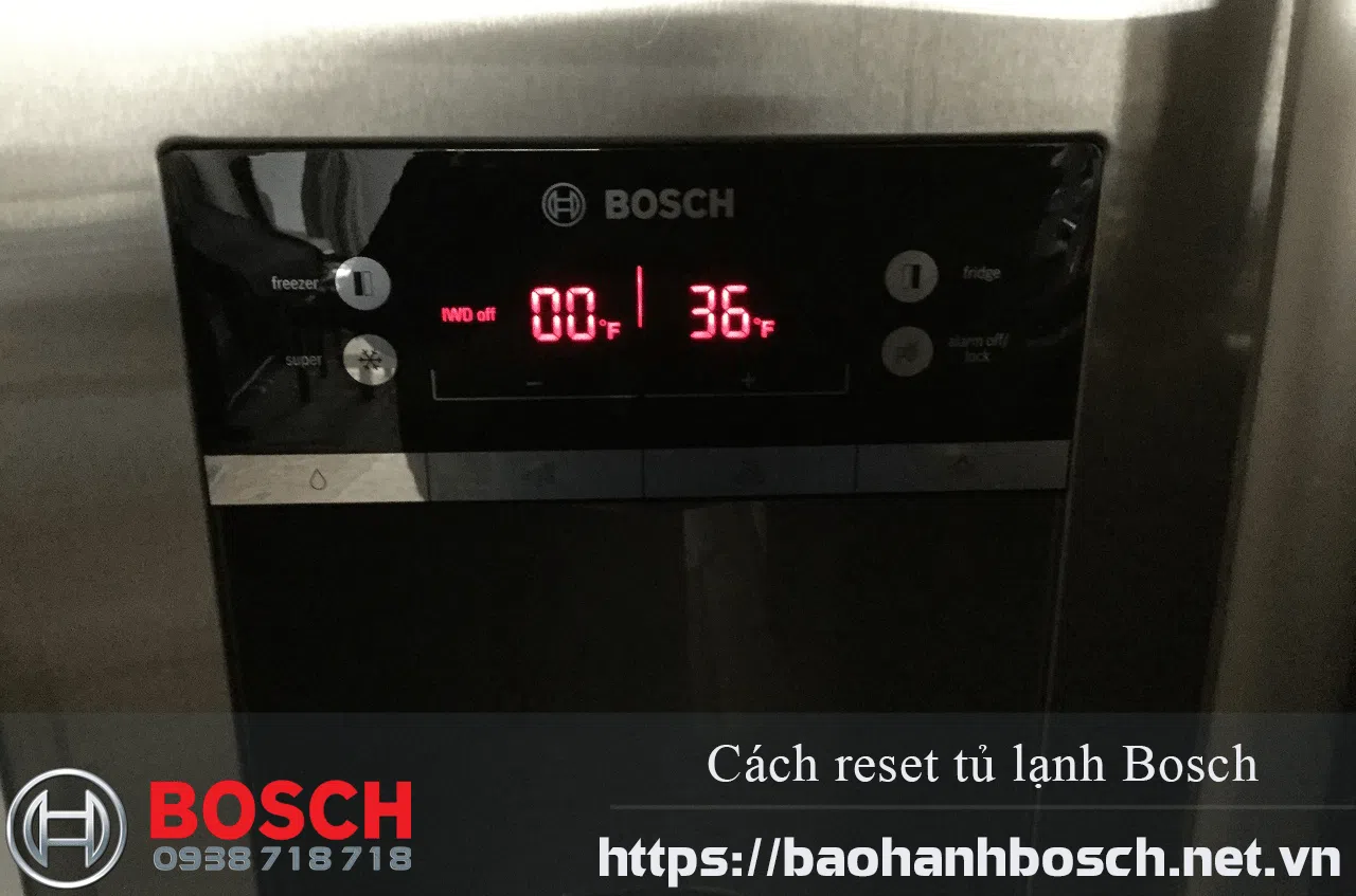 Hình ảnh bộ điều khiển tủ lạnh Bosch trong quá trình reset, thể hiện chức năng bảo hành Bosch và dịch vụ sửa chữa, hỗ trợ khách hàng về bảo hành và bảo trì sản phẩm Bosch chính hãng tại Việt Nam.