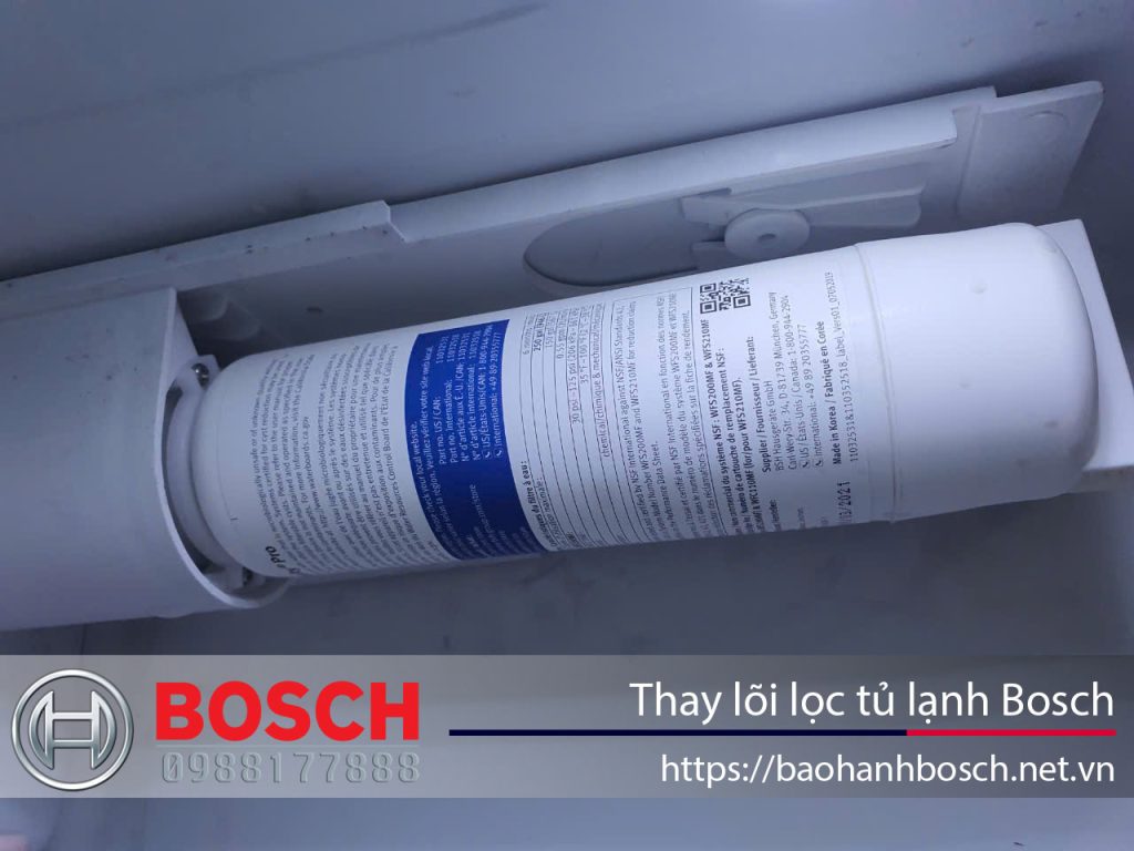 Lọc tủ lạnh Bosch chính hãng, thay thế dễ dàng, đảm bảo hiệu suất làm lạnh tối ưu và an toàn cho thiết bị của bạn. Sản phẩm phù hợp với nhiều dòng tủ lạnh Bosch, bảo hành chính hãng.